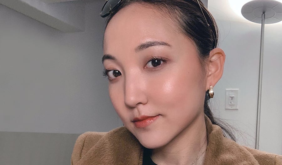 ava lee shows off her no makeup makeup look