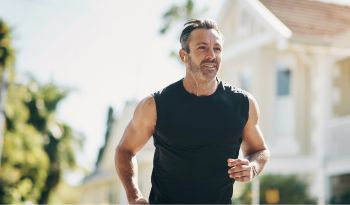 Más fuerte después de los 40: estrategia de suplementos para hombres para energía, hormonas, + longevidad