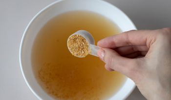 Brodo d'ossa in polvere: il superalimento ricco di collagene per l'intestino, le articolazioni e la salute.