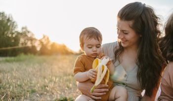 Snack Smart While Breastfeeding: What to Eat & Why It Matters