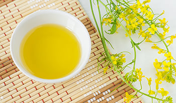 Castor Oil In Your Belly Button: Benefits + Side Effects