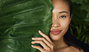 CO2 Extracts: What They Are + Why They’re Changing Skincare