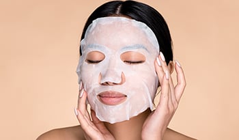 Mascarillas faciales de colágeno: por qué este alimento básico para el cuidado de la piel se ha apoderado de tu alimentación