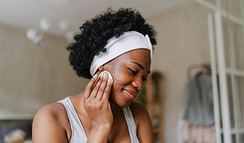 What Is Fungal Acne? A Doctor's Guide To Products That May Help