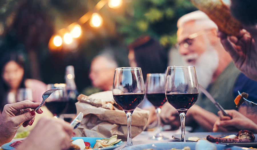 Is there a correlation between acute and chronic red wine intake and health?