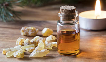 Un produit anti-verrues fait maison avec des huiles essentielles