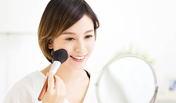 Comment nettoyer les pinceaux de maquillage naturellement