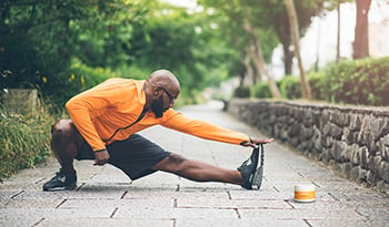 How to Properly Hydrate for Optimal Athletic Performance According to a Trainer