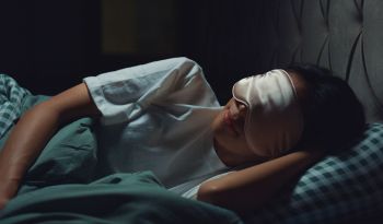 Jak obniżyć poziom kortyzolu w nocy: 11 naturalnych sposobów, aby promować spokój i lepszy sen