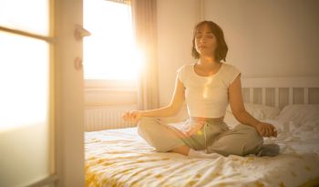 Meditação e sono: 4 técnicas para um sono de melhor qualidade