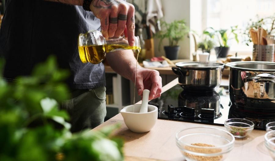 Olive Oil Shots: A Dietitian’s Guide to the Trend, Benefits + Better Ways to Use EVOO