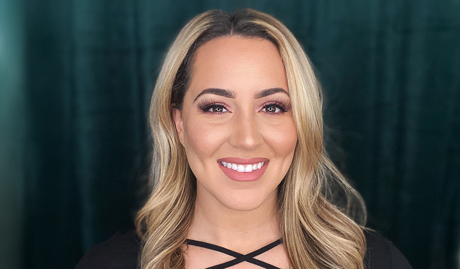 makeup artist kylie hawkins shows off rose gold glam eye makeup for the holidays