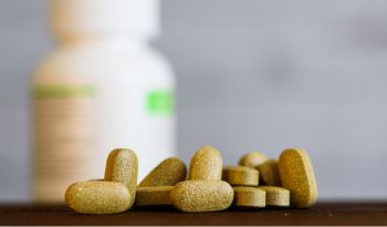 اختبار المكملات الغذائية: لماذا (وكيف) تدعم العلامات التجارية مكوناتها ومطالباتها