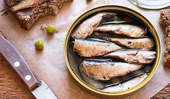 מדריך של דיאטנית לשימורי דגים: היתרונות, החומרים המזינים, מתכונים ועוד